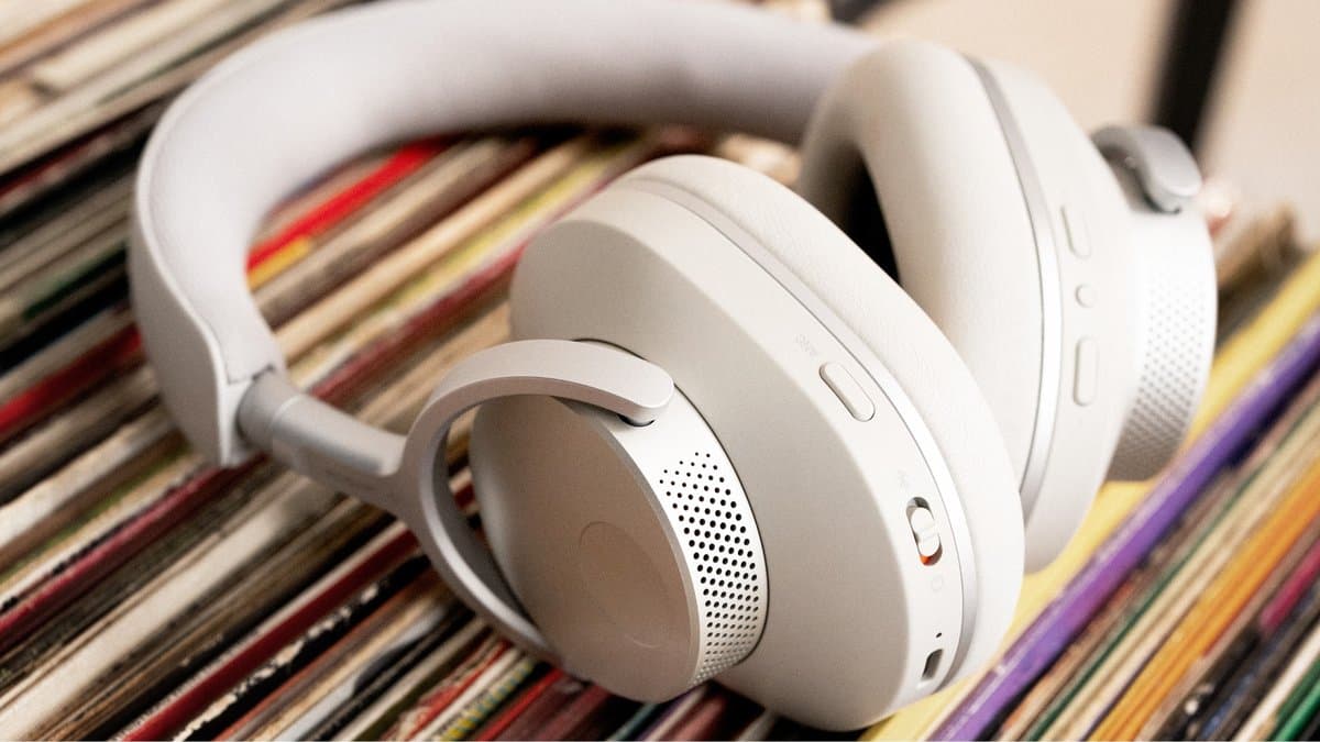 Cambridge Audio P100 SE wireless headphones in British racing green