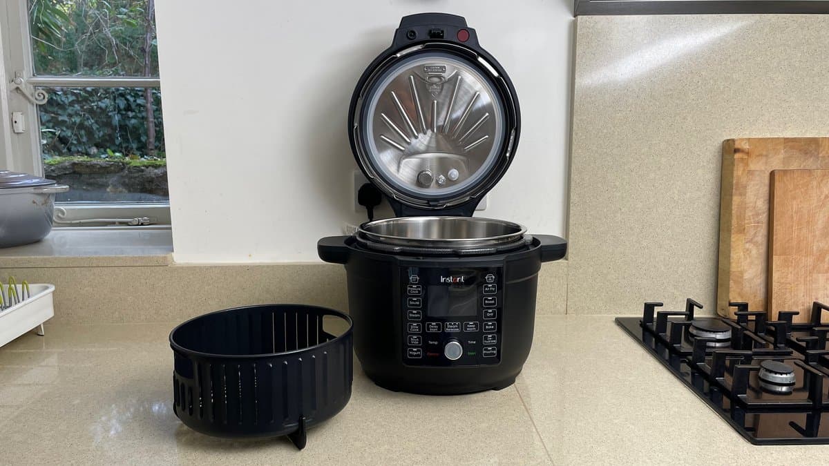 Instant Pot Pro Plus vs Ninja Foodi vs Breville Fast Slow Pro: Which Smart Pressure Cooker Wins for 2026?